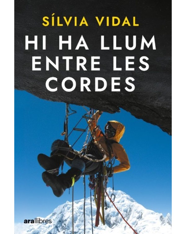 LIBRO "HI HA LLUM ENTRE LES CORDES" DE SILVIA VIDAL