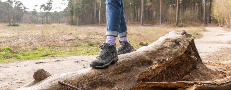 Zapatillas técnica, tienda de montañismo